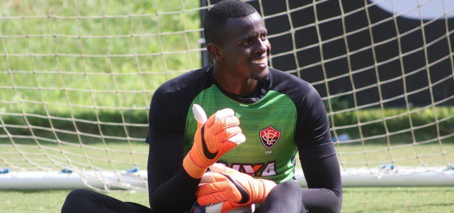 'Cada dia tem que matar um leão', diz Caíque após 'frango' sofrido em jogo do Vitória