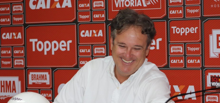 'Querem mudança, mas não te dão a condição', diz diretor após demissão do Vitória