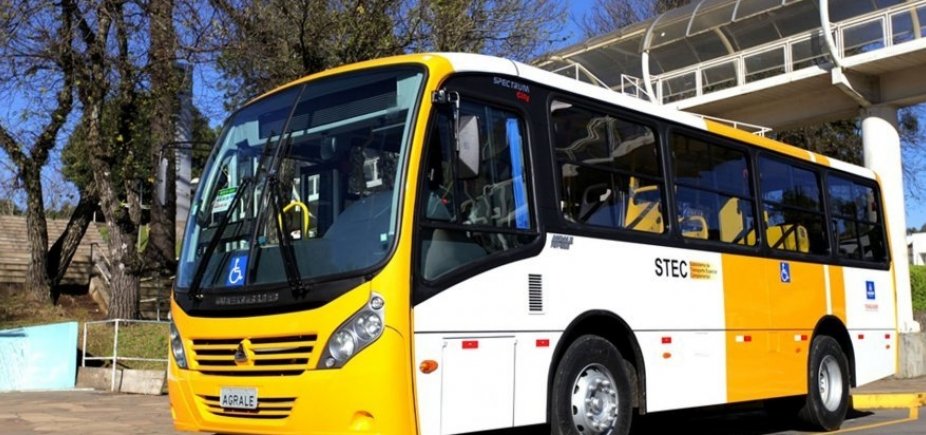 Rodoviários barram saída de micro-ônibus das garagens