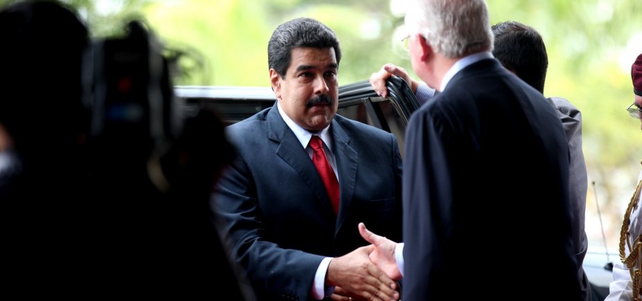  Venezuelanos vão às urnas com Maduro favorito  