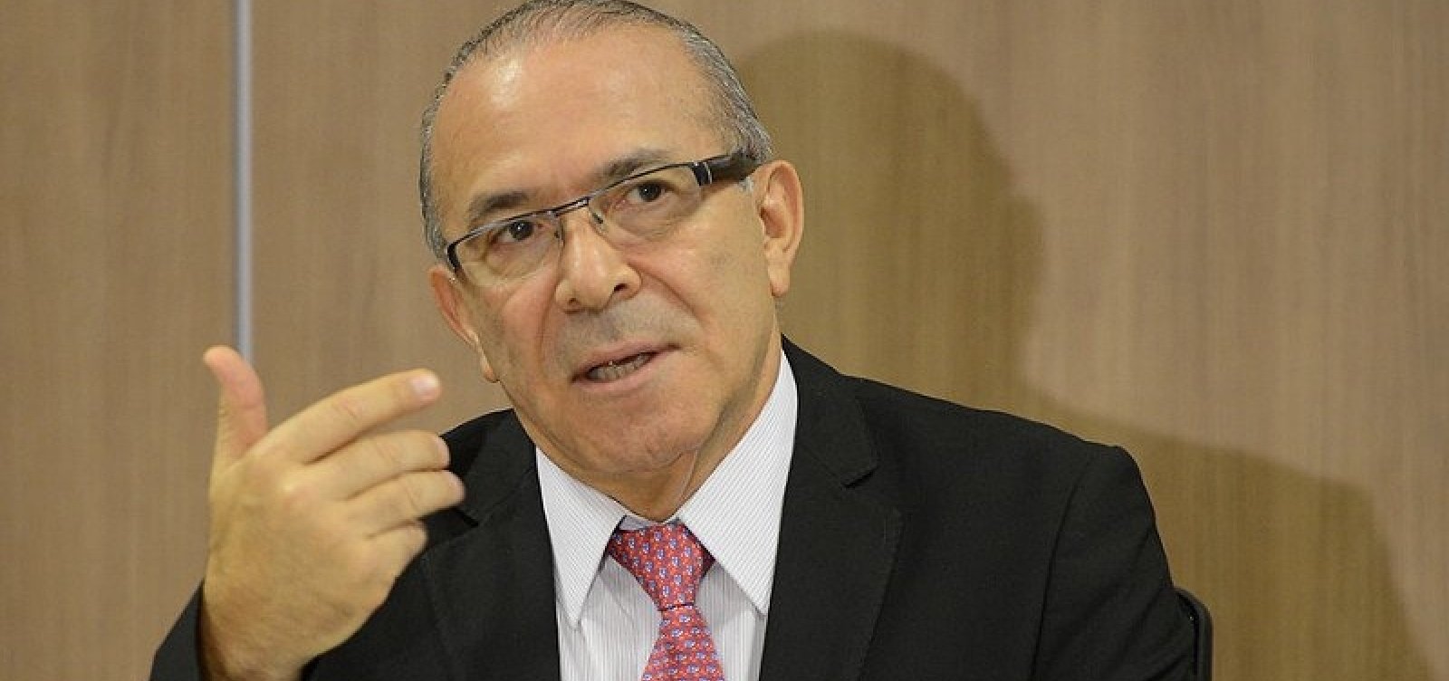 Governo marca reunião com Petrobras para rever preço de combustível, diz Padilha
