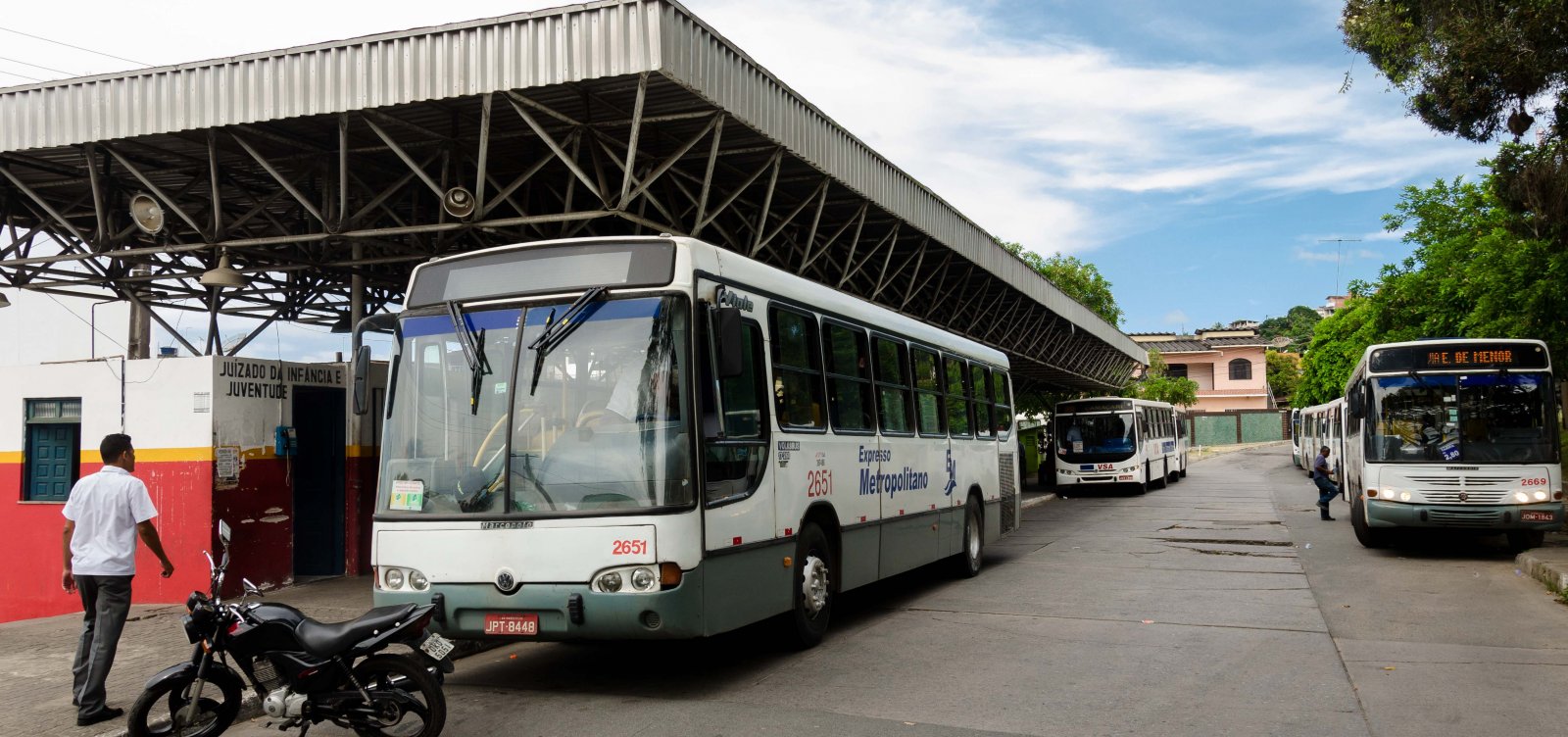 Após acordo, ônibus intermunicipais e de fretamento ficam de fora da greve