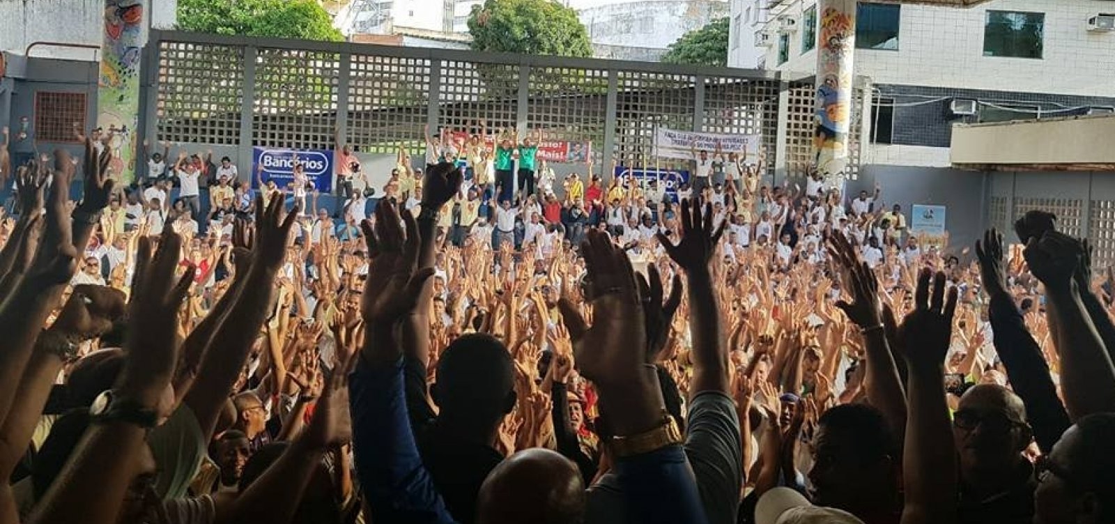 Presidente do Sindicato dos Rodoviários anuncia catraca livre durante greve: 'Não paguem ônibus'