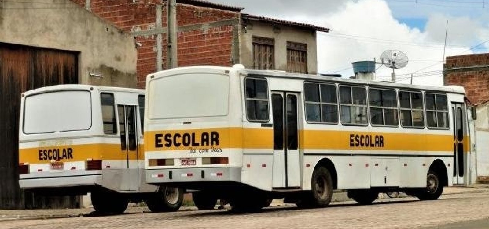 Ônibus escolares não rodam em Jacobina por falta de combustível