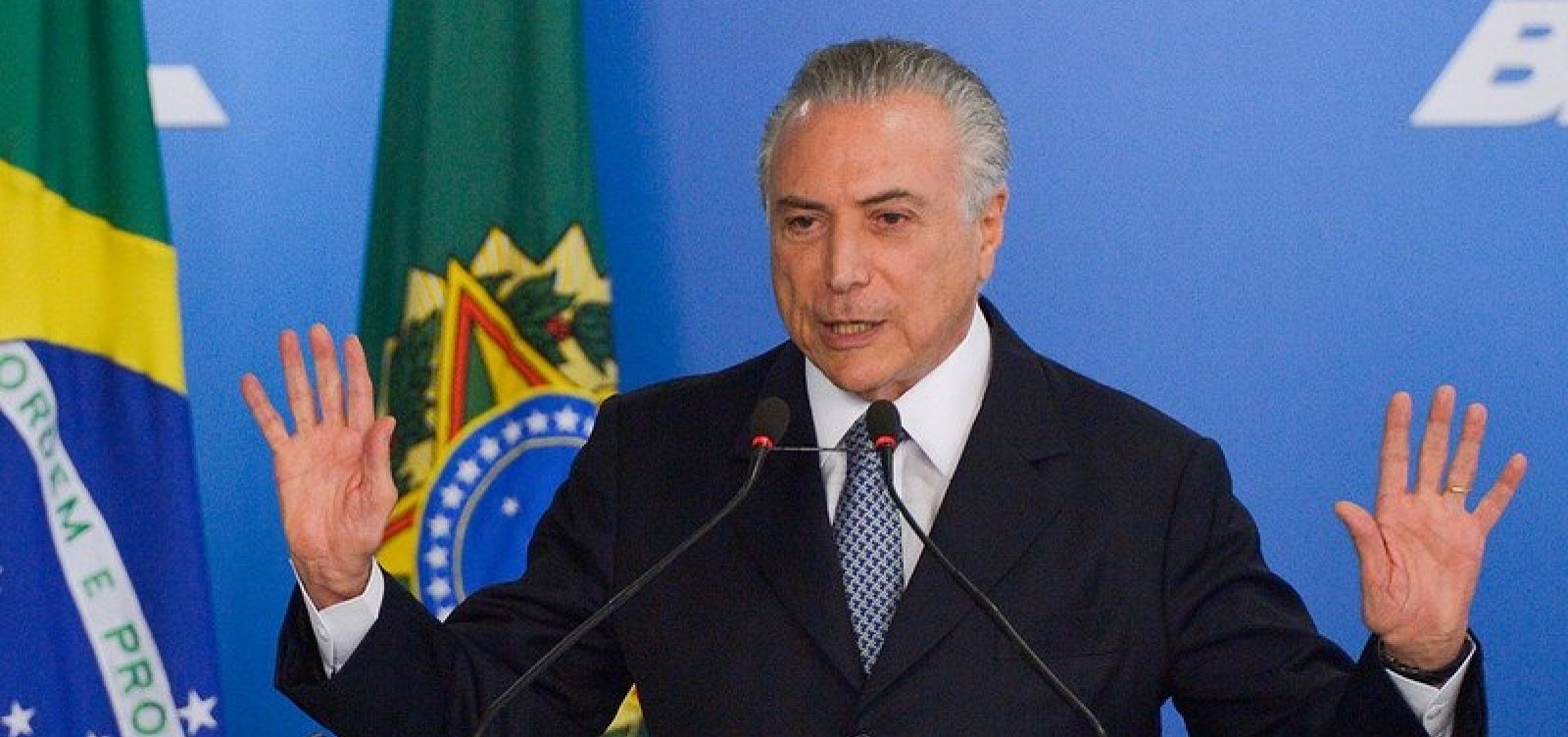 Em meio a crise de abastecimento, Temer viaja ao Rio para distribuir carros