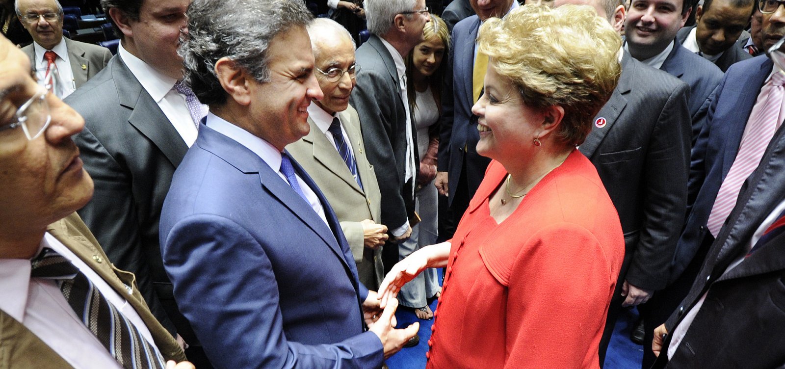 Minas Gerais: pesquisa mostra Dilma à frente de Aécio para vaga no Senado 