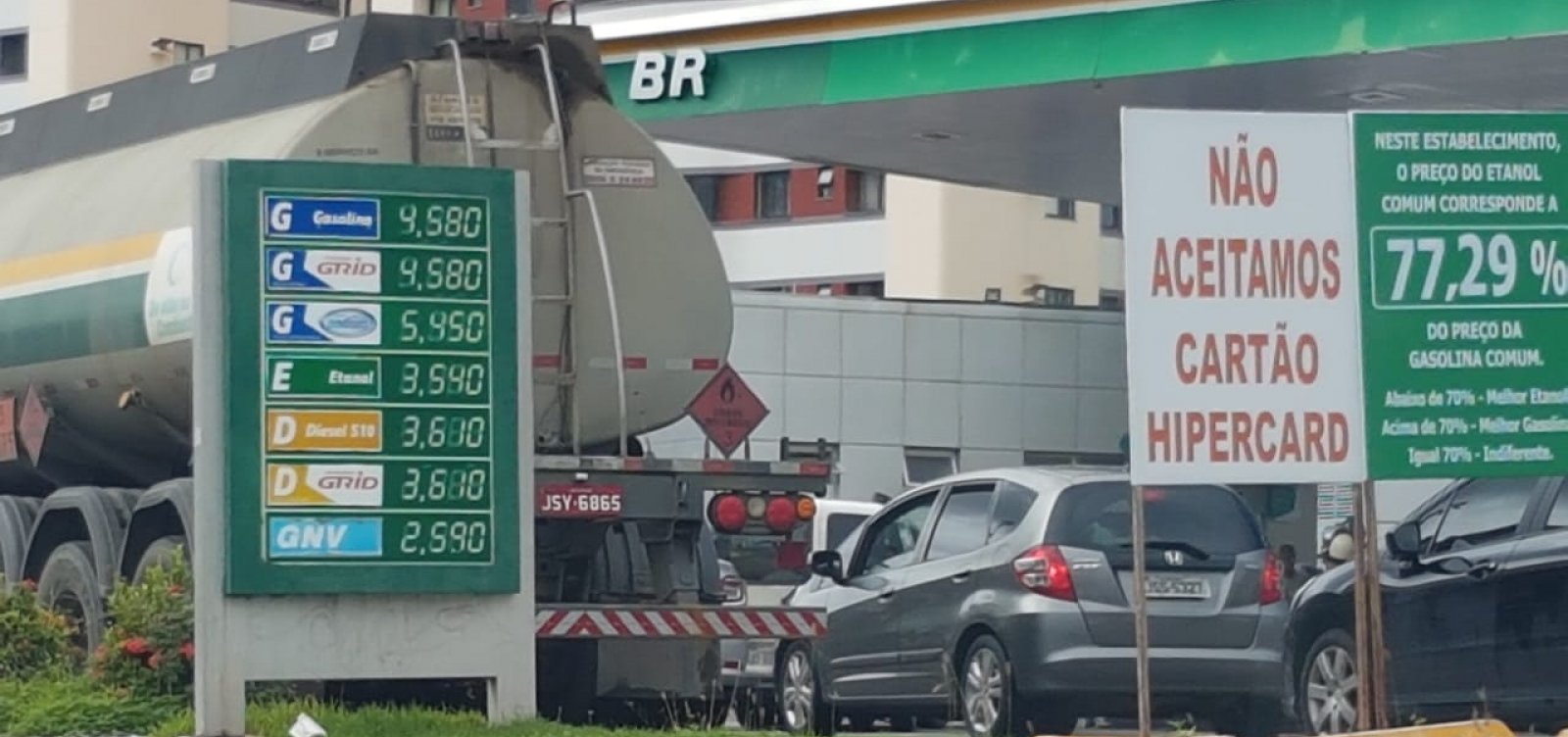 Combustível acaba em 95% dos postos da Bahia