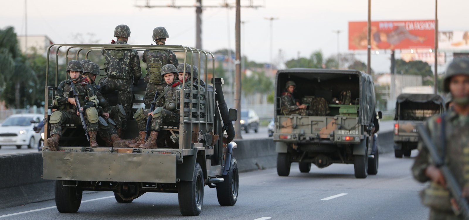 Militares se preocupam com estoque de combustível para atuar contra grevistas