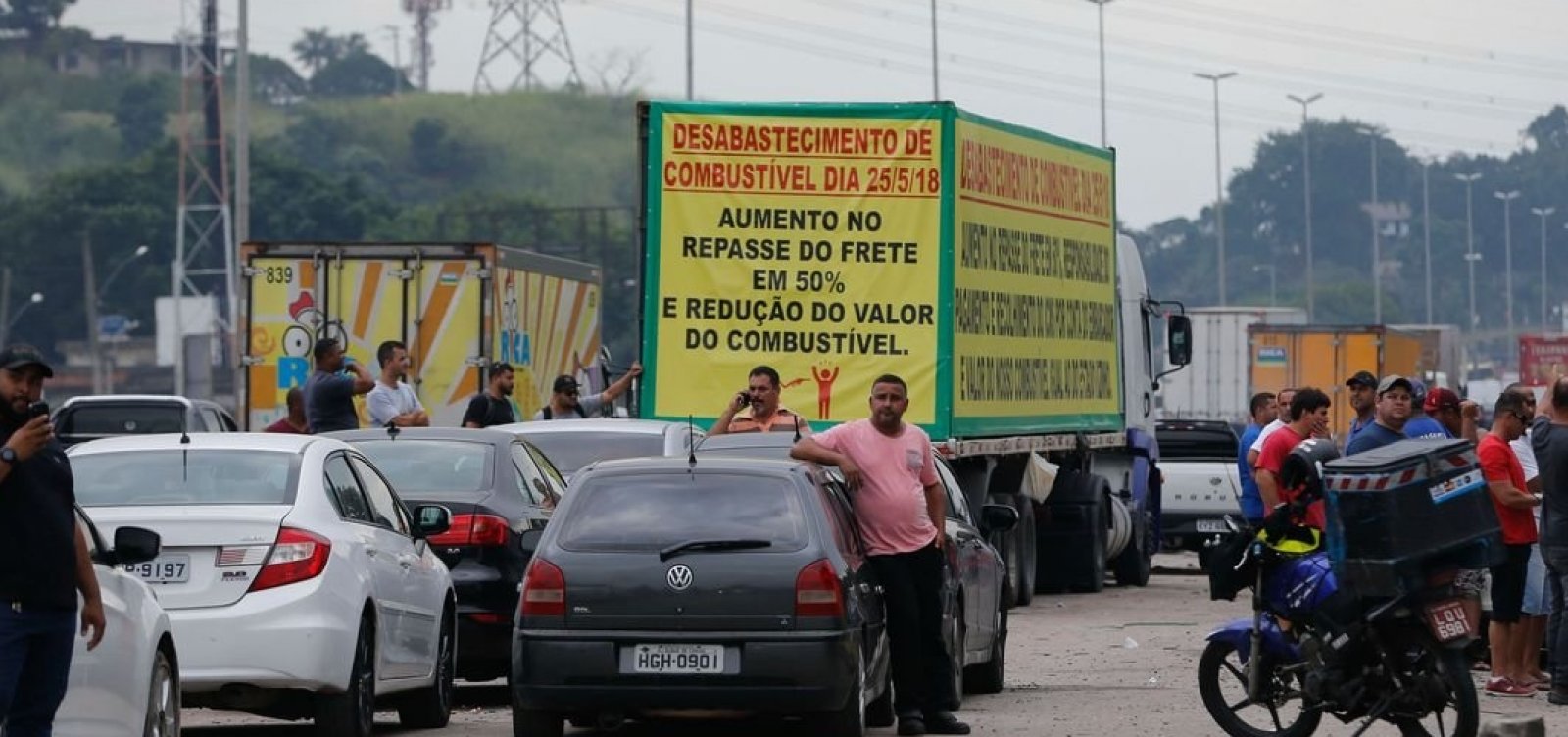 Associação pede a caminhoneiros que retirem interdições nas rodovias