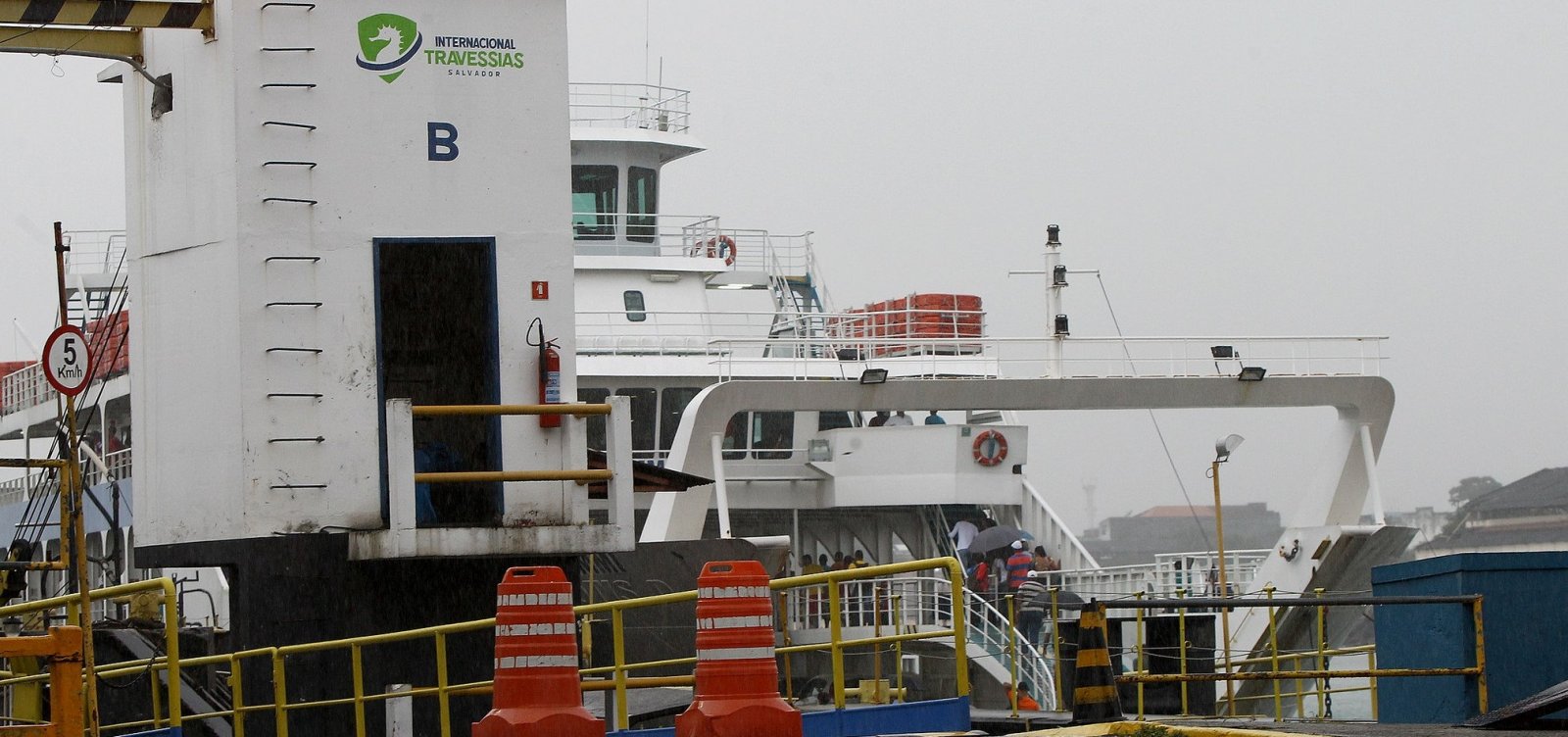 Ferry tem estoque suficiente de combustível para os próximos dias, diz Internacional