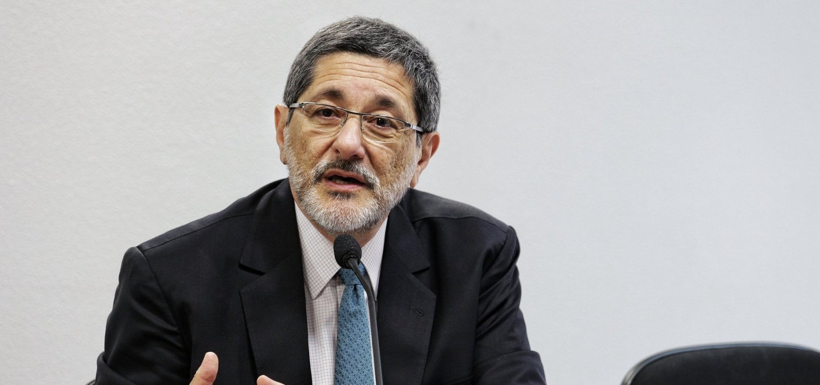 Gabrielli diz que ‘problema’ da Petrobras é política de preço e não presidente