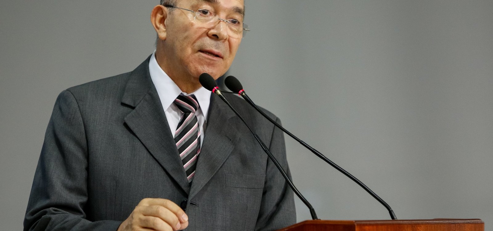 Governo não estuda mexer na política de preços da Petrobras, diz Padilha