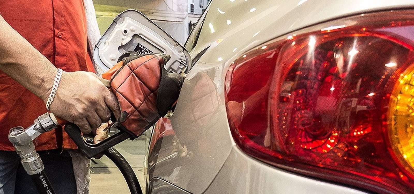 Redução de 2,8% no preço da gasolina pode não chegar ao consumidor: 'Preço é livre'