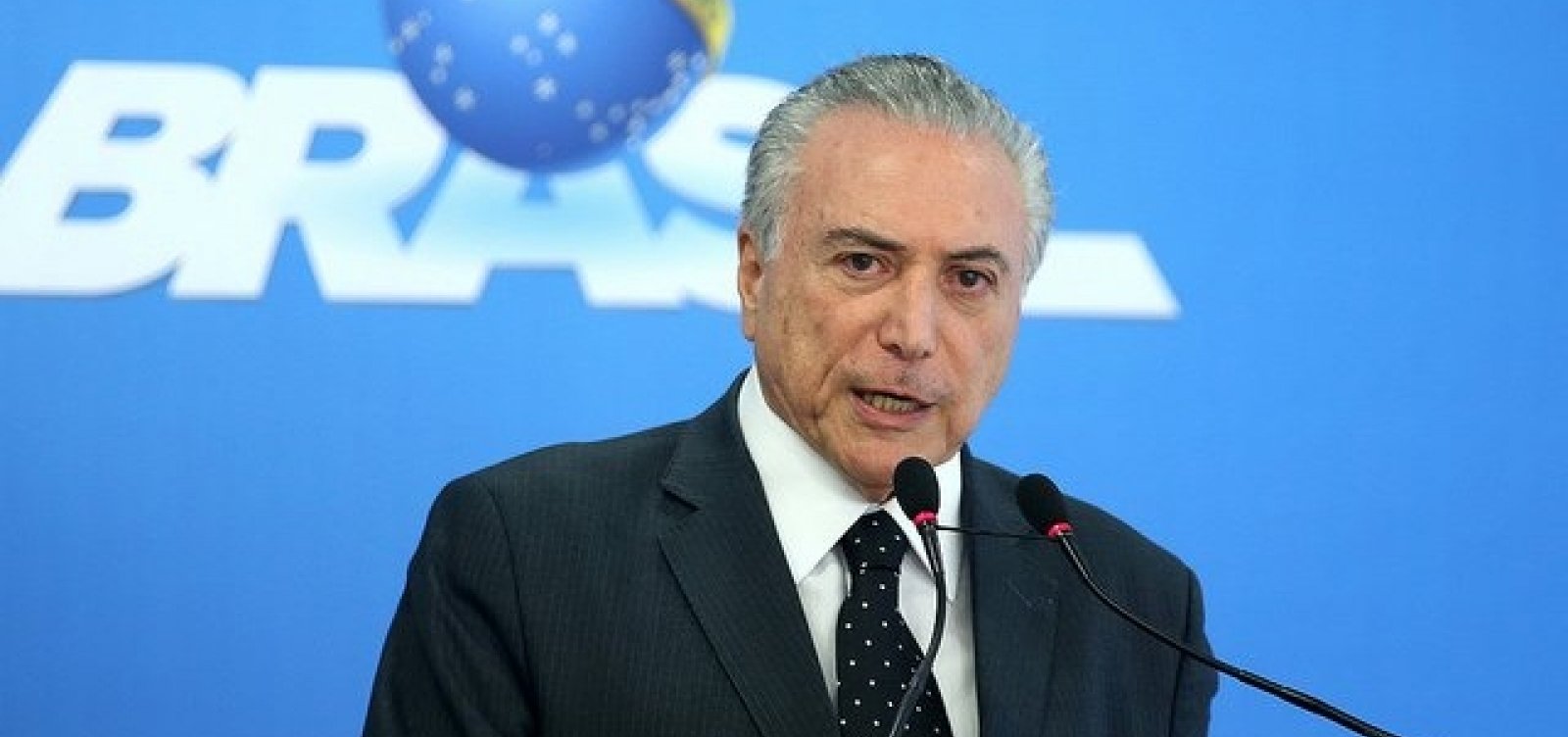 Com decisão judicial, Temer retira benefícios de Lula