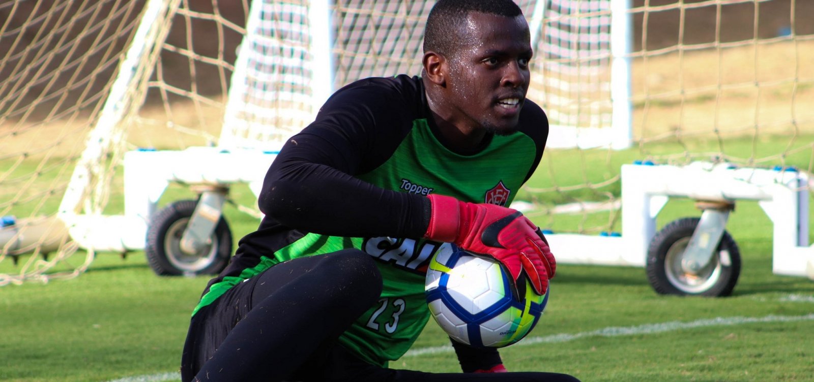 Vitória renova contrato de Caíque até o fim de 2020