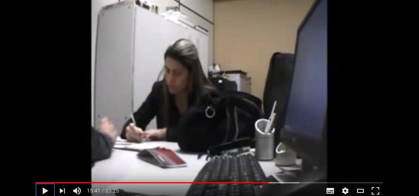 Condenada pela Justiça ex-consultora do Ministério da Saúde flagrada pegando propina; vídeo