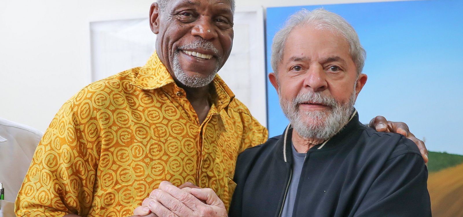Danny Glover pede liberdade para Lula: "Meu irmão e meu companheiro"