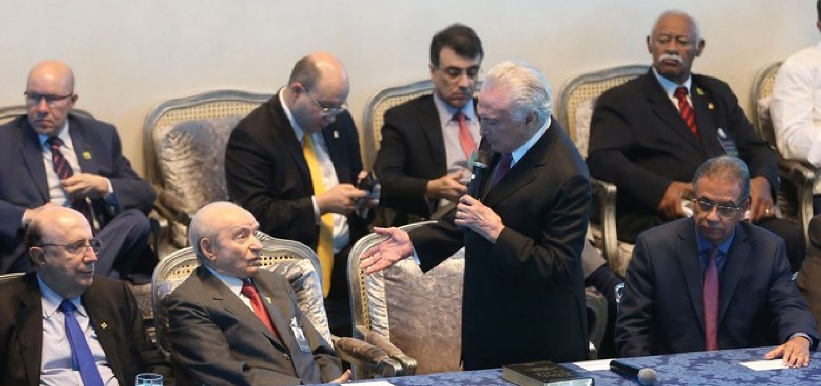 ‘Graças a Deus estamos encerrando essa greve’, diz Temer sobre caminhoneiros