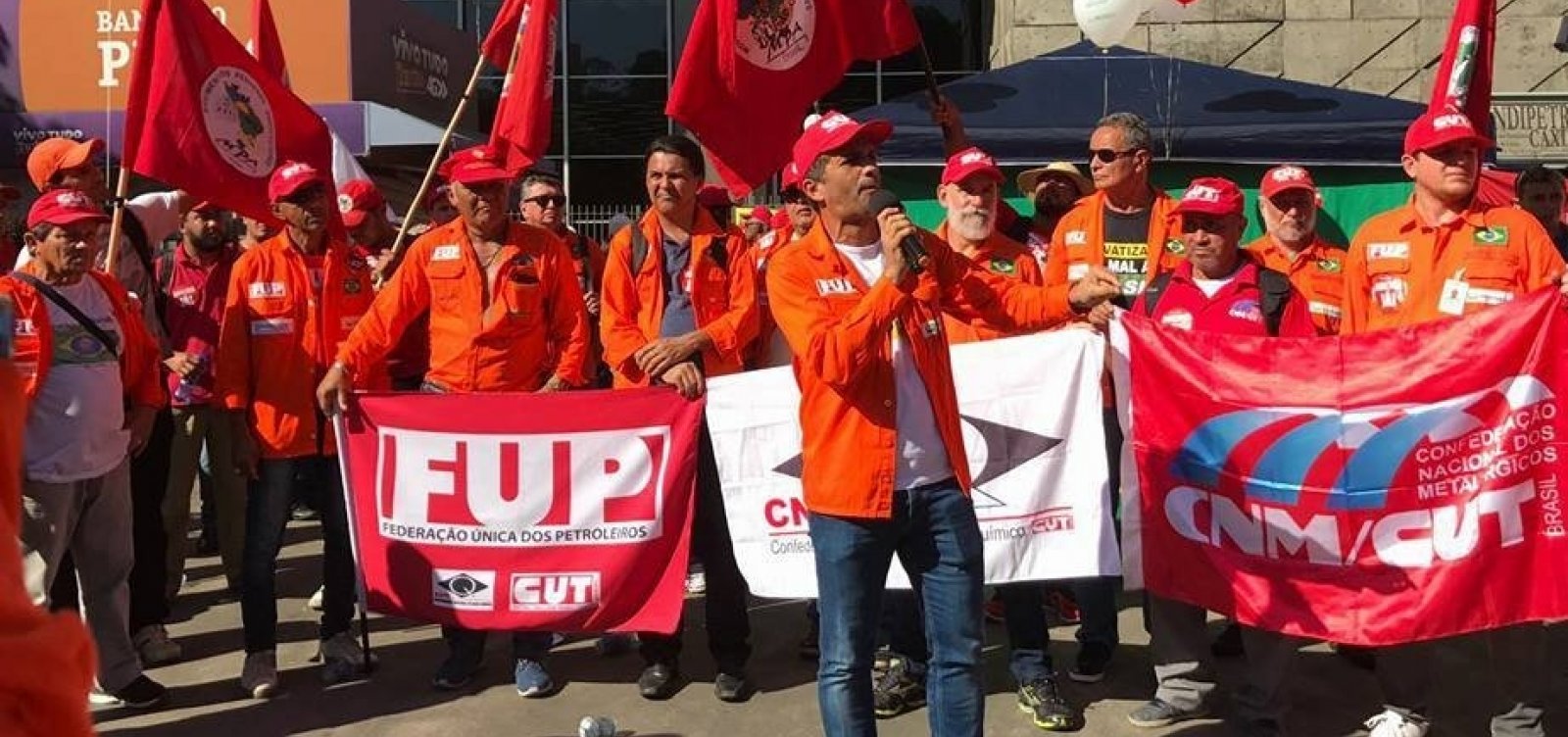 Após suspender paralisação, petroleiros na Bahia falam em greve por tempo indeterminado