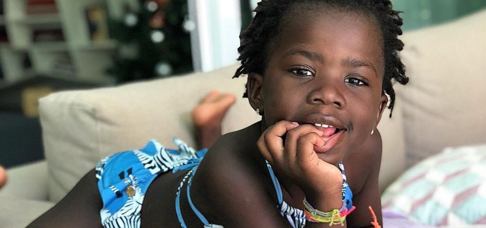 Chamada de boneca, Titi rebate tio: 'Fedorento'