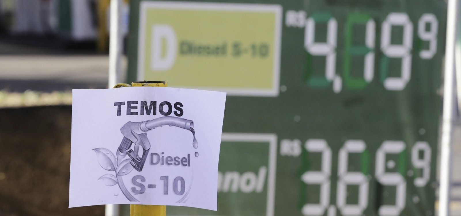 Procon fiscaliza postos de combustíveis após medida de redução do diesel