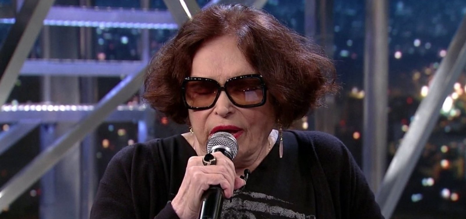 Bibi Ferreira está internada em hospital no Rio