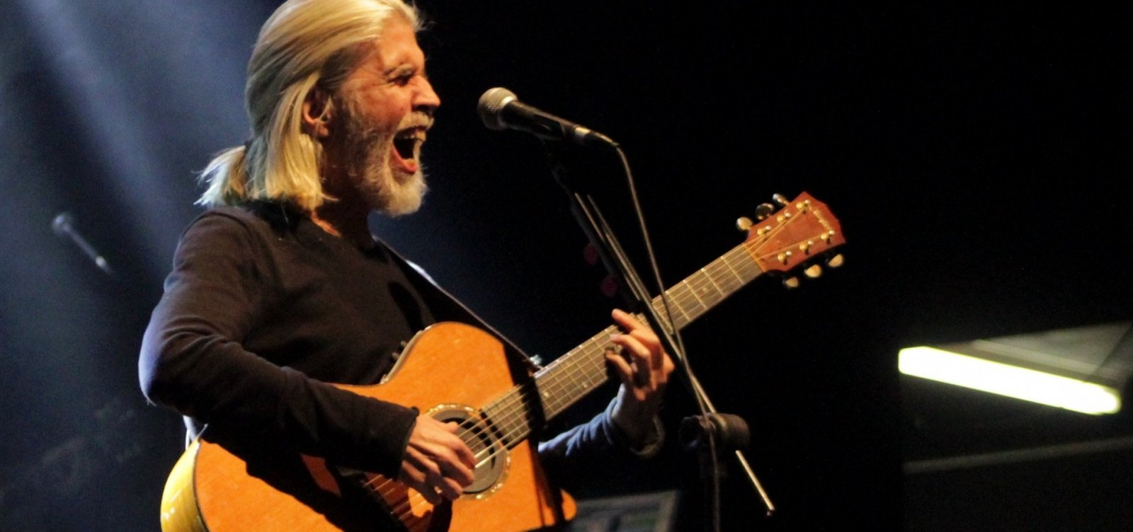 Oswaldo Montenegro faz única apresentação de 'Serenata' no Teatro Castro Alves 