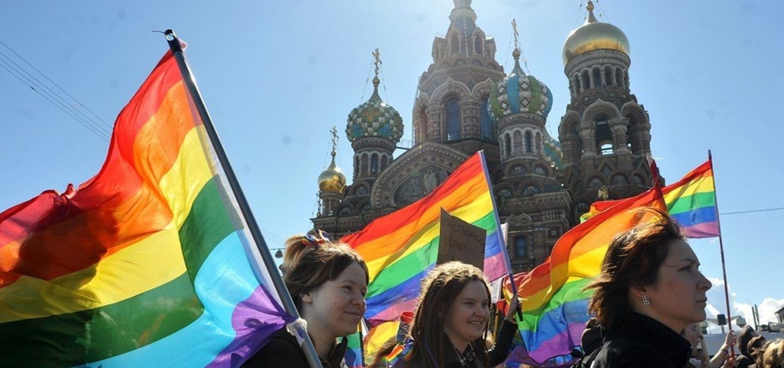 Guia do Itamaraty pede para homossexuais evitarem gestos de afeto na Copa