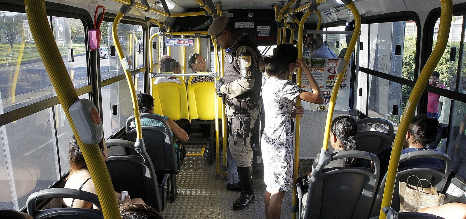 Assaltantes de ônibus espancados no Santo Antônio eram comparsas, diz delegado