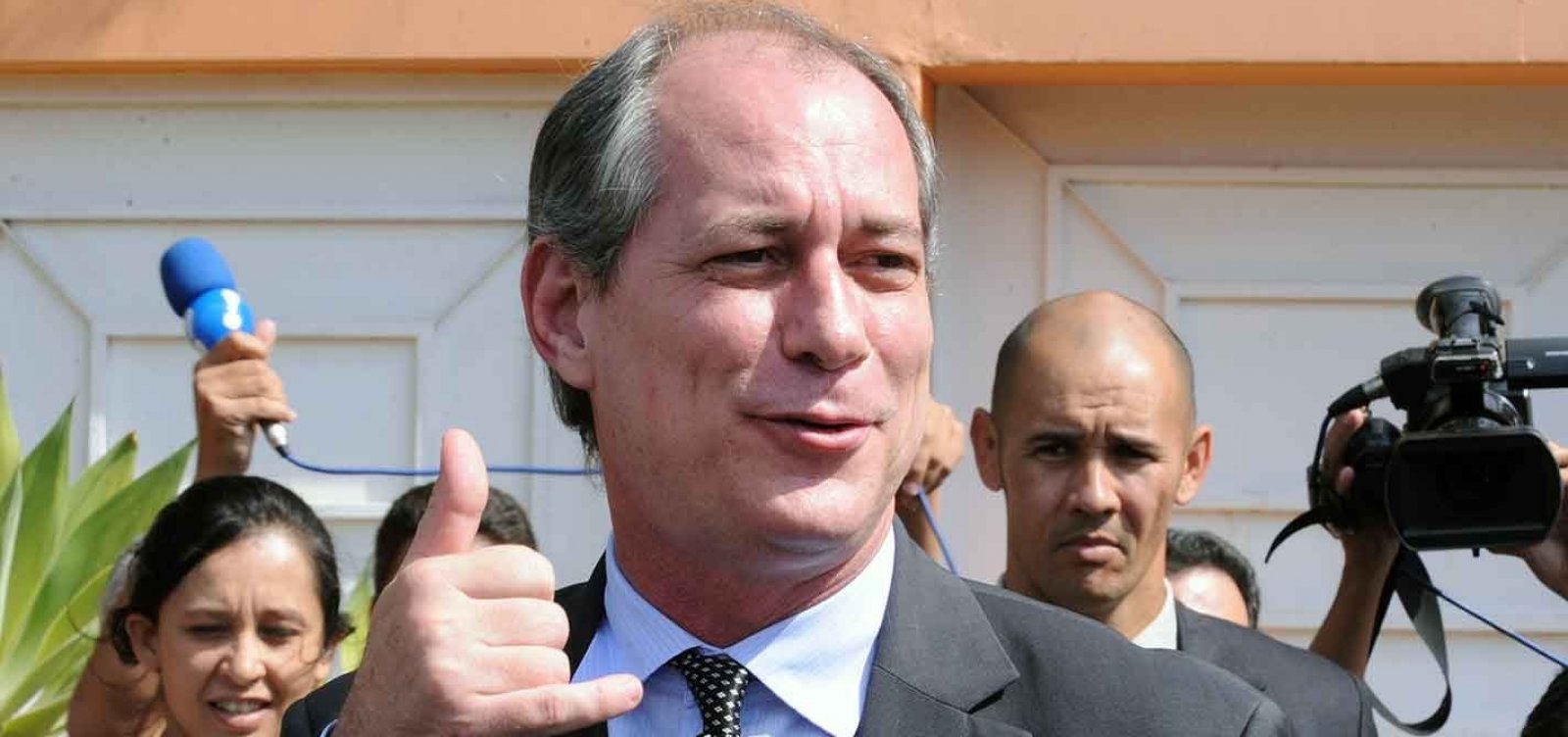 DEM marca reunião com Ciro Gomes para definir aliança presidencial