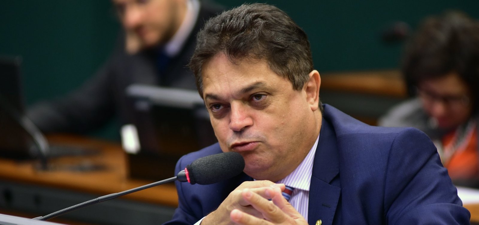 Deputado preso volta a trabalhar na Câmara após autorização do STF
