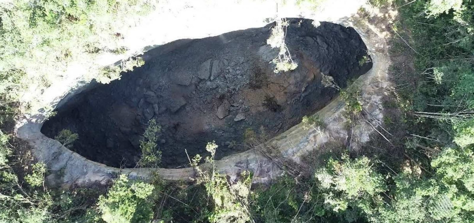 Cratera gigante surge perto de vila de Vera Cruz