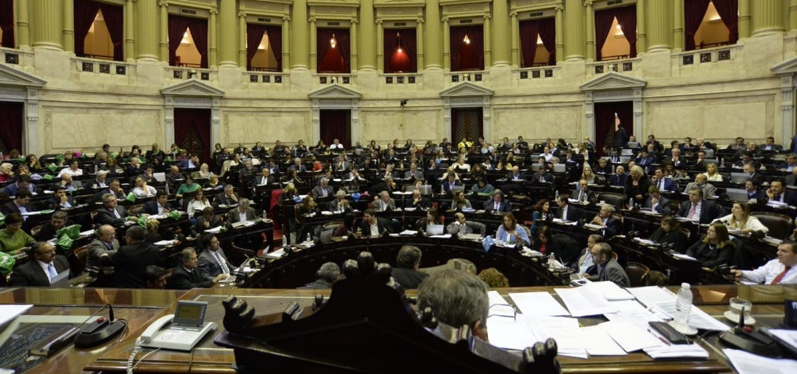 Deputados argentinos aprovam legalização do aborto