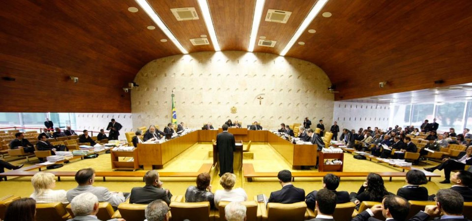 Por 6 votos a 5, STF proíbe conduções coercitivas