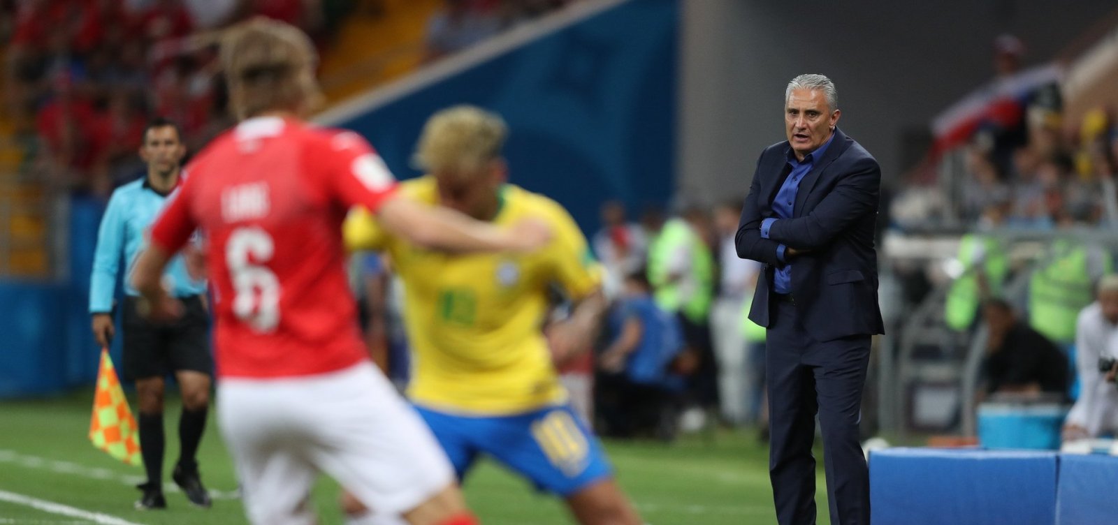Tite cita 'ansiedade' da seleção e critica árbitro por erro contra o Brasil