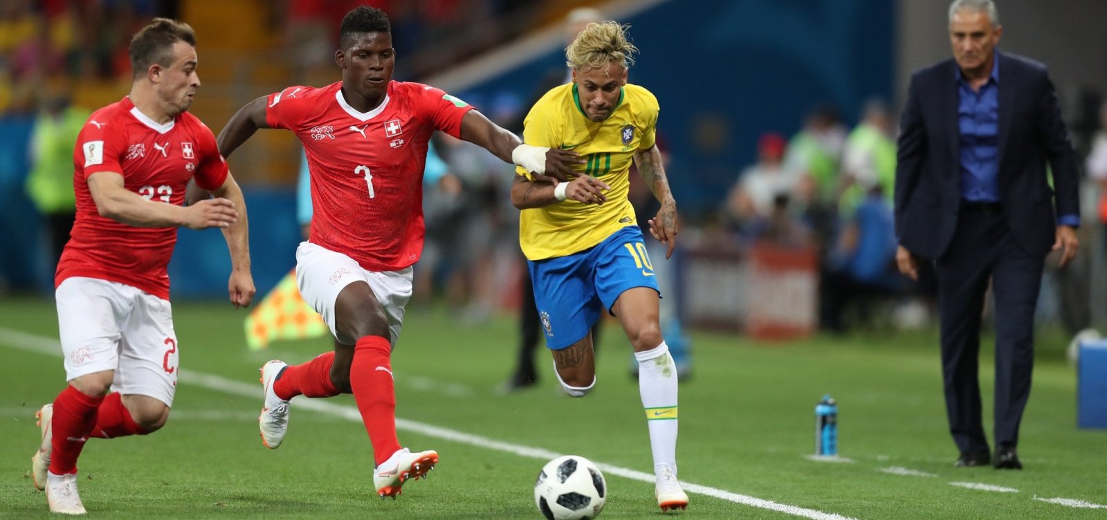 Diretor da Fifa admite erro em gol da Suíça contra o Brasil