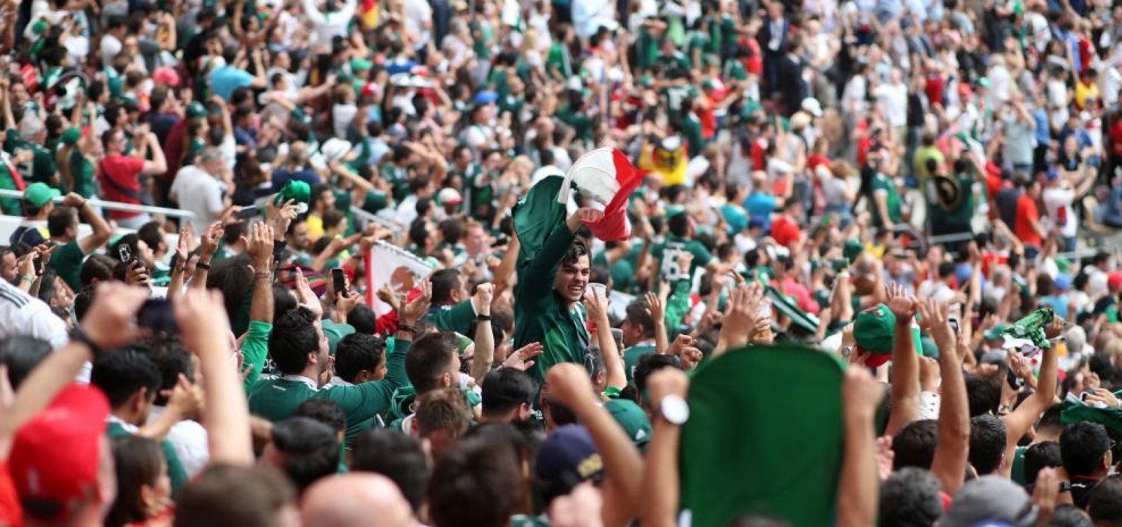 Federação Mexicana pede para torcedores pararem com gritos homofóbicos