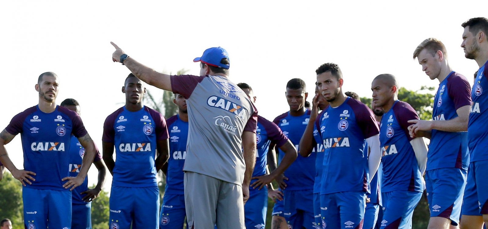 Enderson Moreira relaciona 20 jogadores do Bahia para enfrentar o Ceará