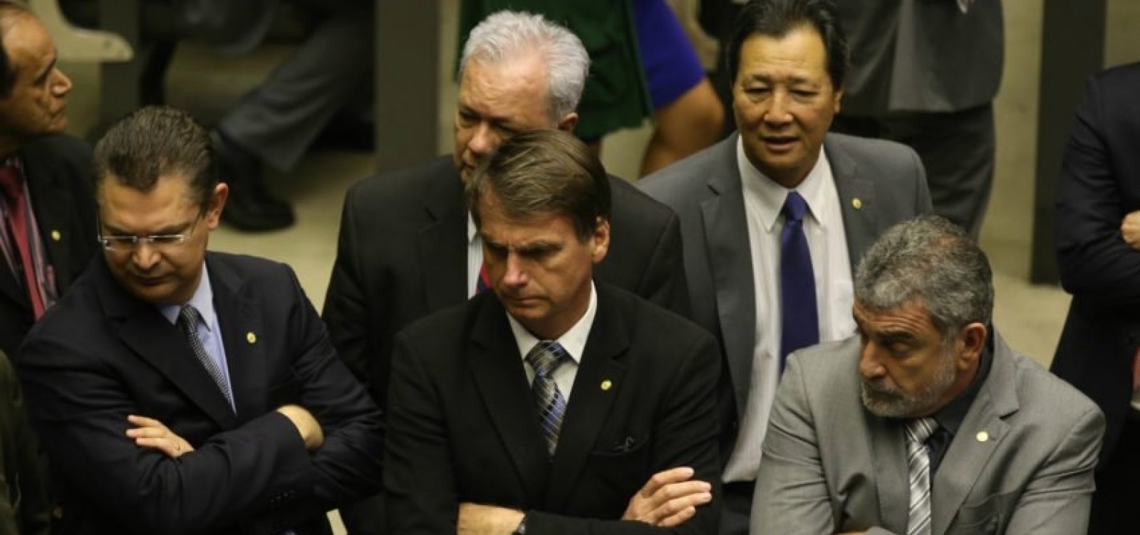Com medo de atentado, Bolsonaro contrata segurança particular