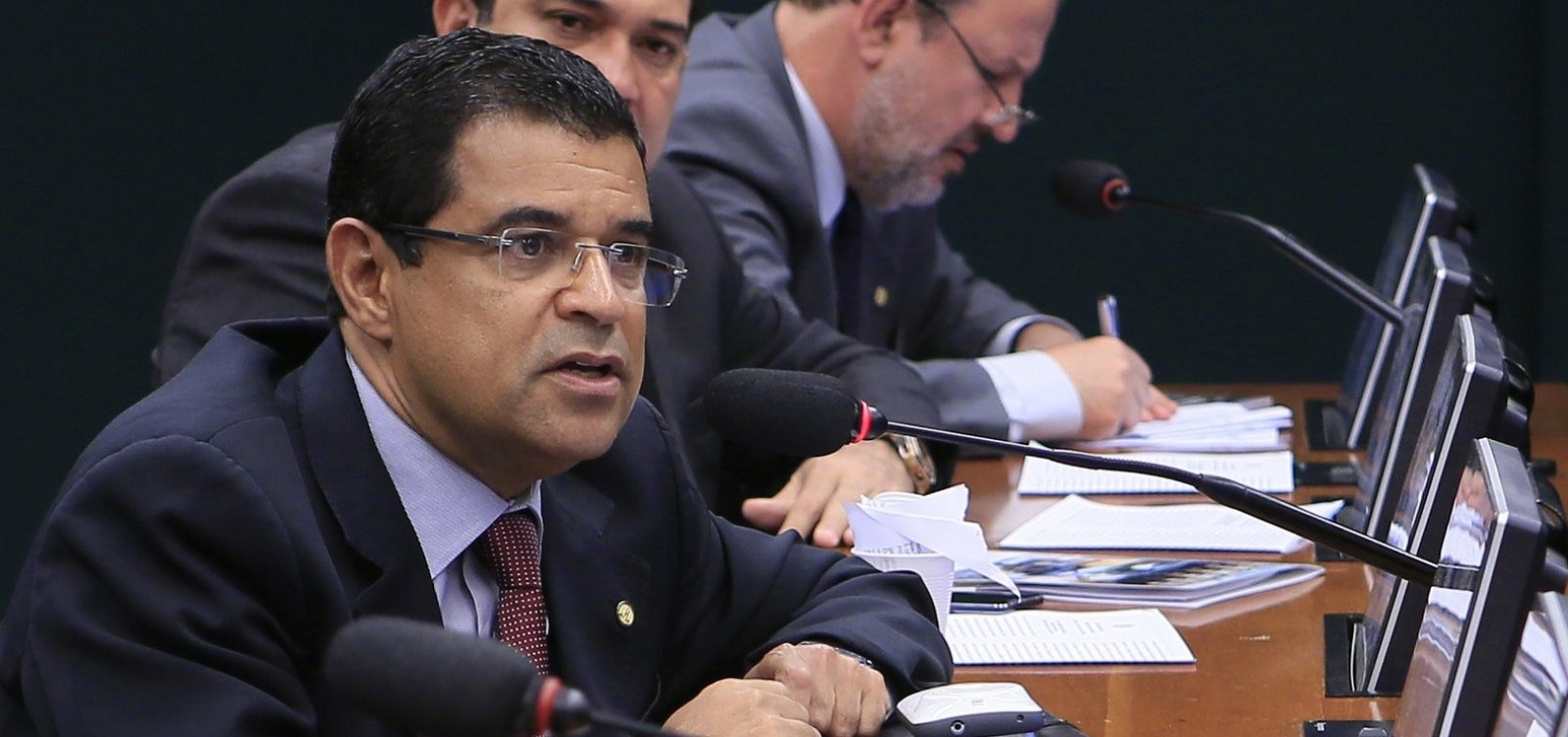 Davidson descarta hipótese de Olívia Santana ser candidata a suplente ao Senado