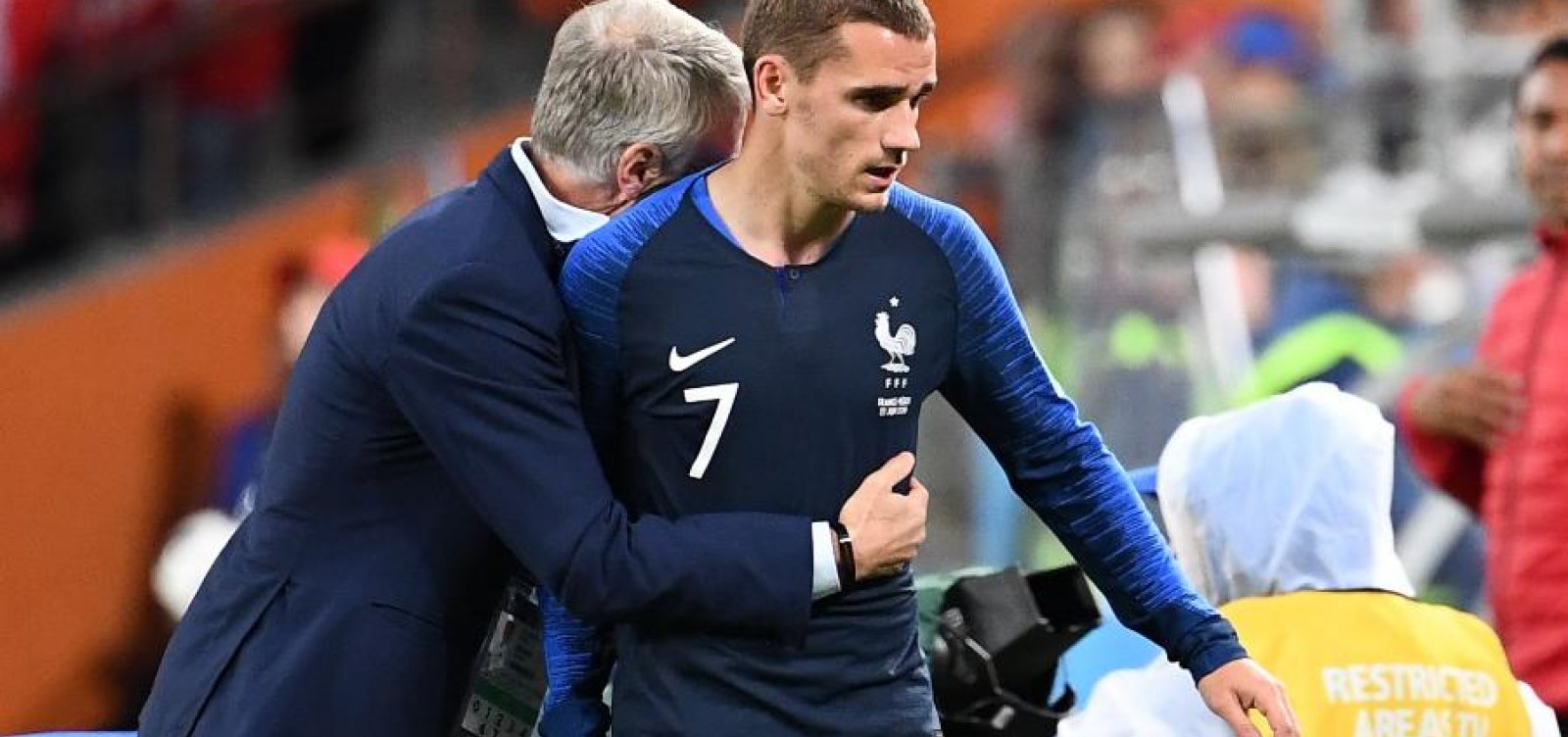 França poupa 6 e confirma time misto contra a Dinamarca; veja escalação