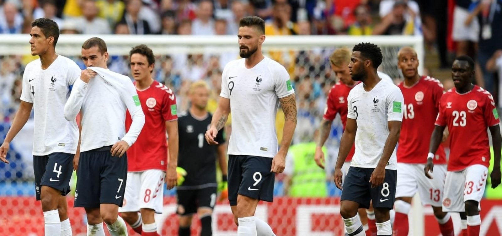 Com time misto, França empata com a Dinamarca e garante 1º; vikings também passam