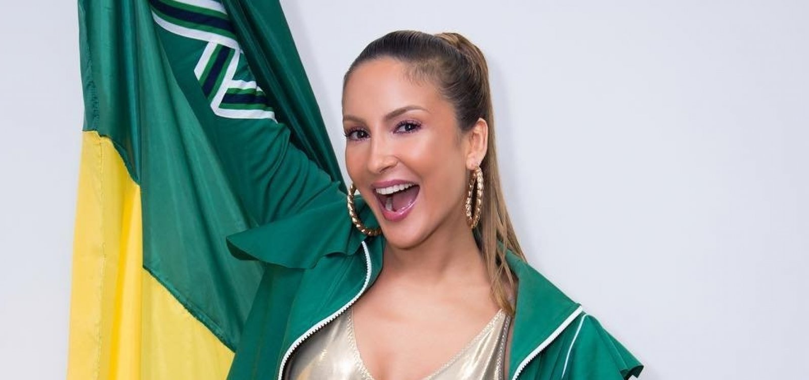 Claudia Leitte se apresenta amanhã no Farol da Barra após jogo do Brasil