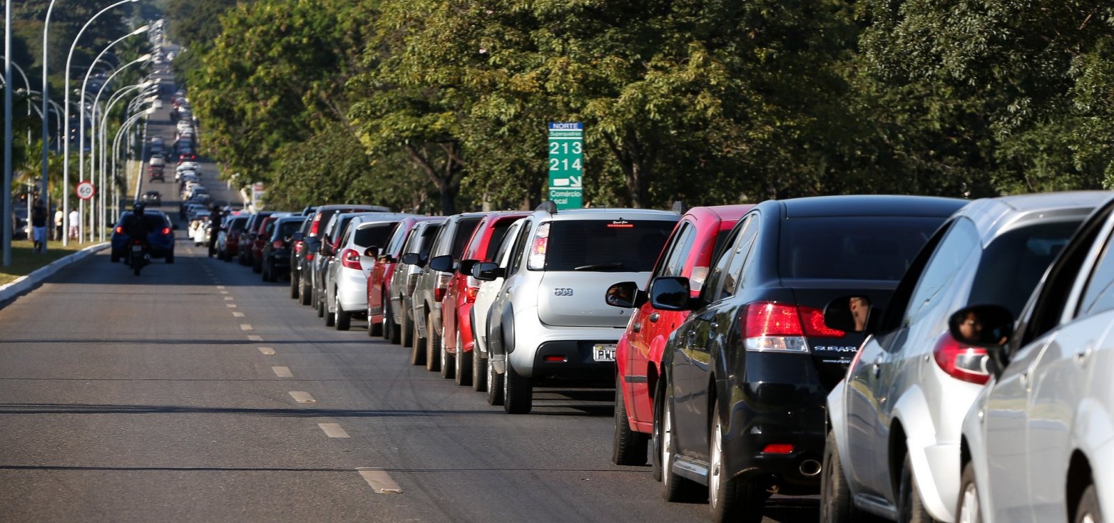 Donos de veículos com placas de final 6 têm até hoje para pagar IPVA com desconto
