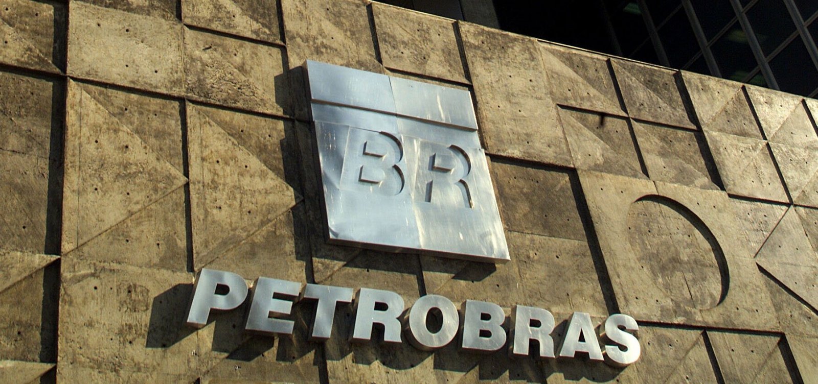 Governo notifica Petrobras e outras seis distribuidoras sobre repasse de desconto do diesel