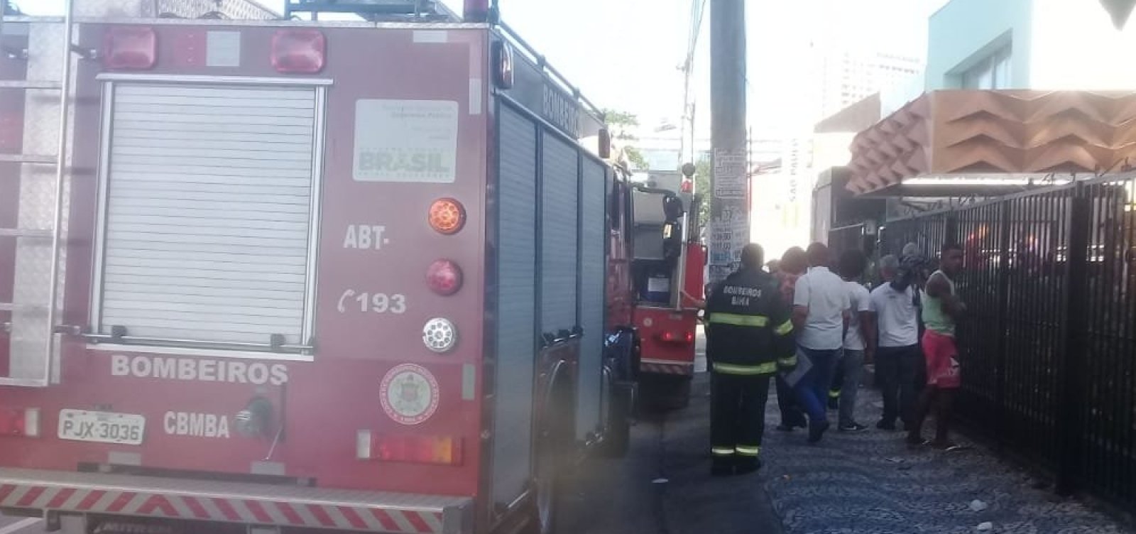 Clínica no Rio Vermelho é evacuada após incêndio em boate