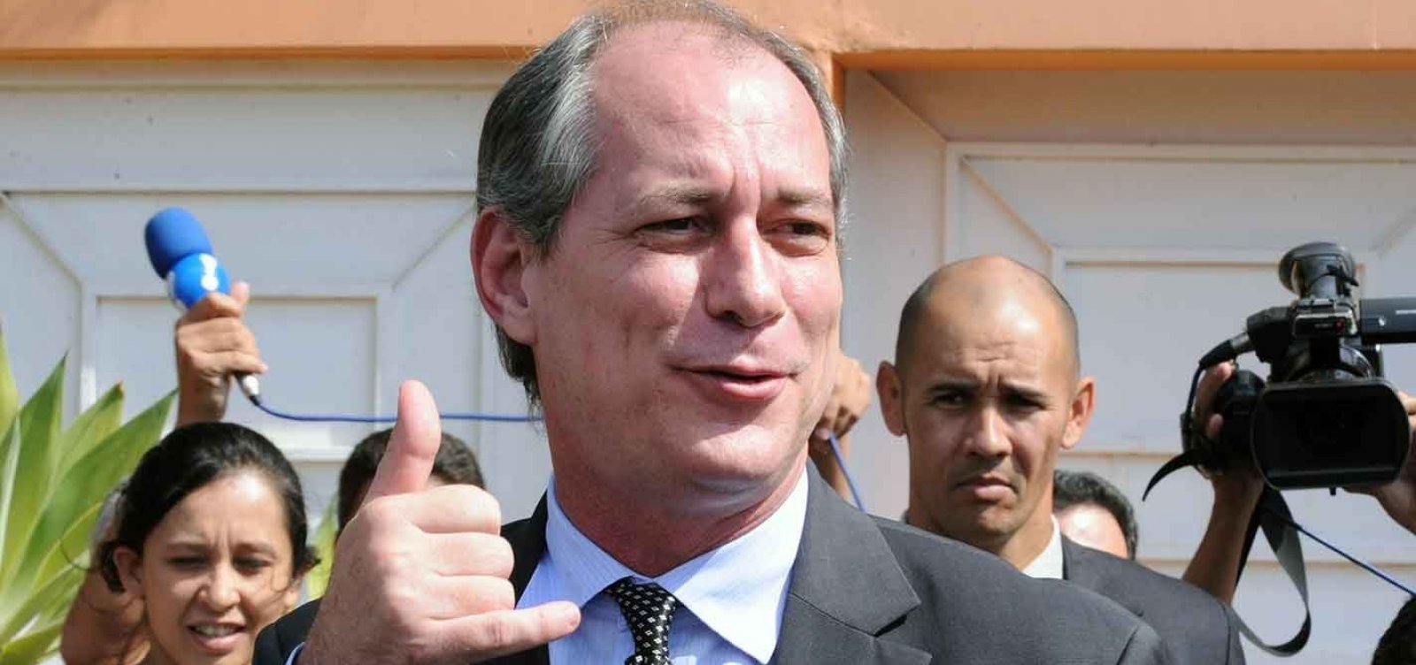 Caso Ciro Gomes vença, PDT e PSB cogitam fusão de partidos