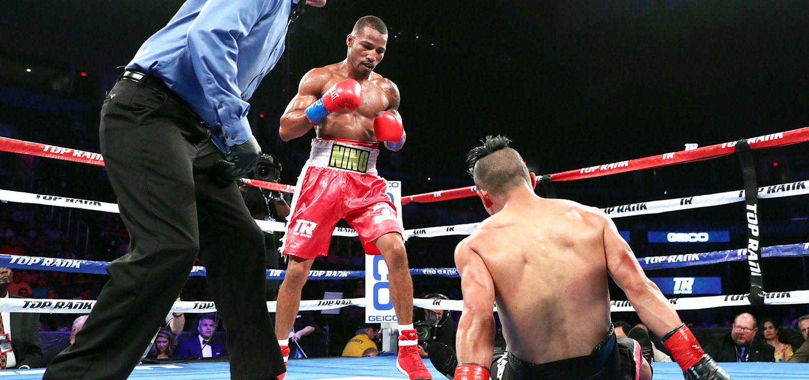 Com nocaute, Robson Conceição vence sua oitava luta como profissional