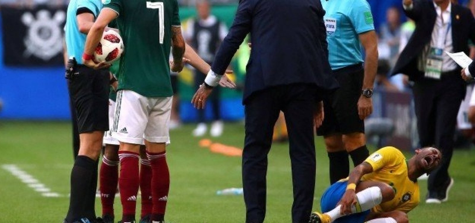 Famosos brasileiros se revoltam com pisão em Neymar: 'Pisou de sacanagem', diz Cleo Pires