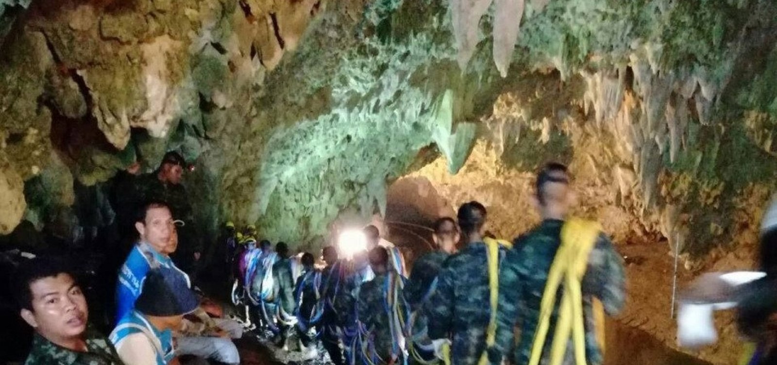 Mesmo após localizados, meninos podem ficar meses presos em caverna